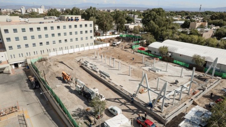 Comenzó el montaje de la estructura principal de los Consultorios Externos del Hospital Rawson