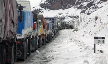 Más de 700 camiones quedaron varados en el Paso Cristo Redentor por intensas nevadas