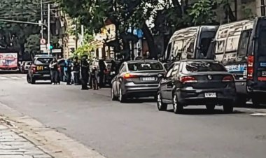 Operativo por paquete sospechoso frente al Teatro Colón