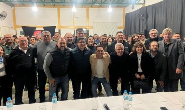 Deporte entregó elementos deportivos a los trece clubes de la Liguilla de Angaco