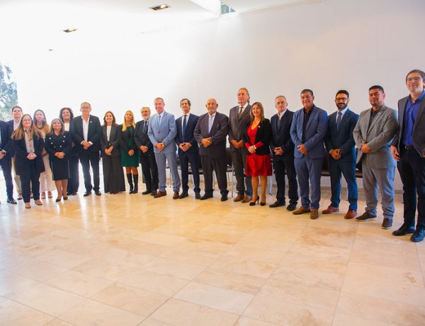 La Legislatura recibió a la Comisión de Diálogo Político
