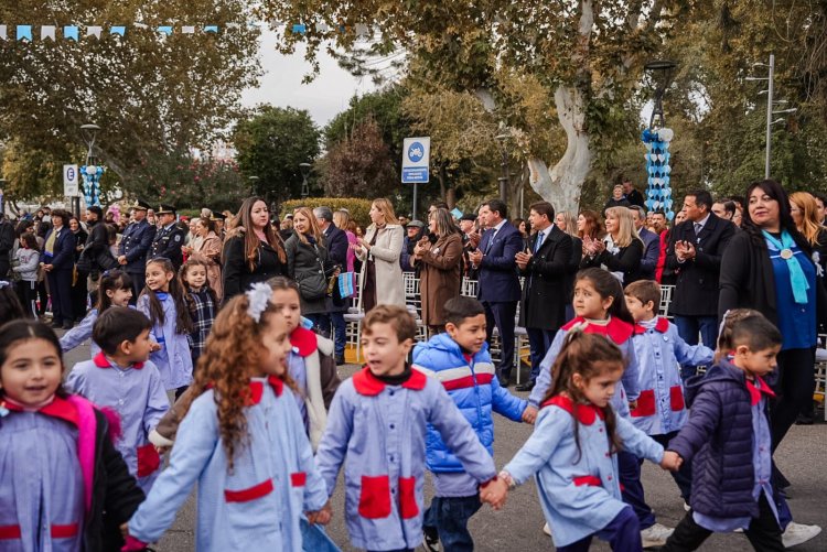 Santa Lucía celebró el 25 de Mayo con el tradicional desfile de los jardines municipales