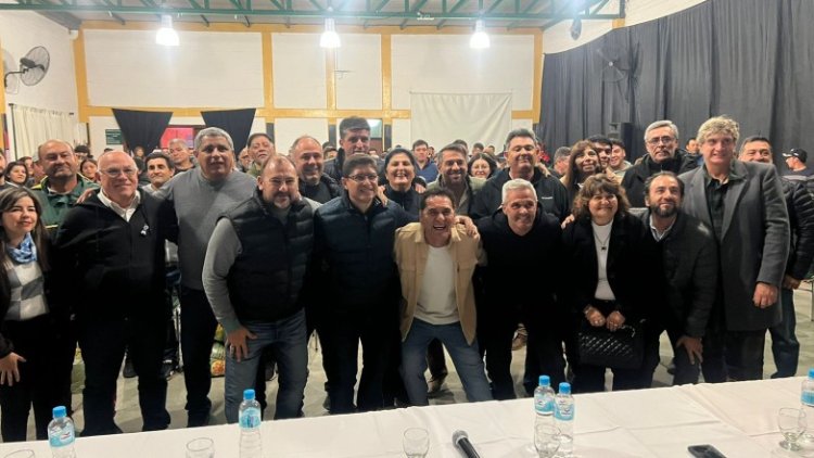 Deporte entregó elementos deportivos a los trece clubes de la Liguilla de Angaco