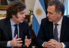 Javier Milei llegó al país desde España y recibe a Manuel Adorni para definir su salida