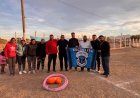 Más jóvenes se benefician con la entrega de materiales deportivos