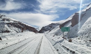 Por nevadas cerraron el Paso de Agua Negra