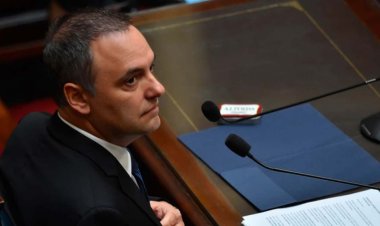 Adorni ultima detalles para la presentación de su declaración jurada