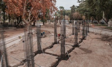 El nuevo puente del lago del Parque de Mayo empieza a tomar forma