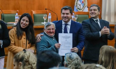 Orrego entregó 118 escrituras y reafirmó el compromiso de avanzar con la regularización dominial