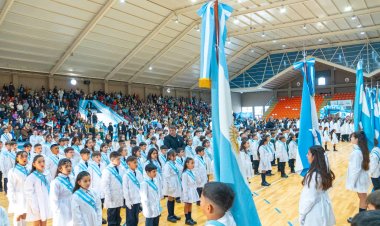 Más de 1.400 alumnos de Rawson prometieron lealtad a la Bandera Argentina