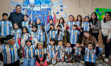 Chicos de un Espacio para Crecer de Carpintería celebraron el cumpleaños de Lionel Messi junto al intendente Fabián Aballay