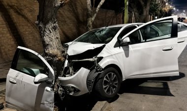 Tras impactar con una camioneta el conductor muere en el lugar