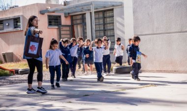 La prevención sísmica en las escuelas suma ahora a las familias