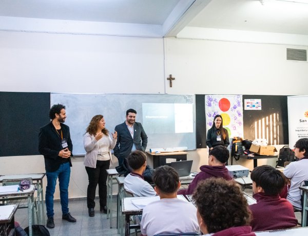 Más de 800 estudiantes participaron del programa “Construyendo Seguridad” en escuelas secundarias