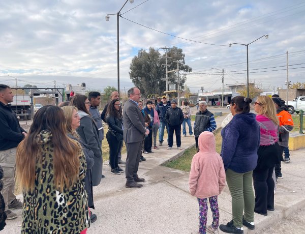 Miodowsky recorrió el Lote 34 en La Bebida y dialogó con los vecinos por el inicio de nuevas obras