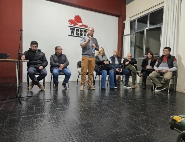 Miodowsky encabezó un encuentro vecinal en la zona centro de Rivadavia