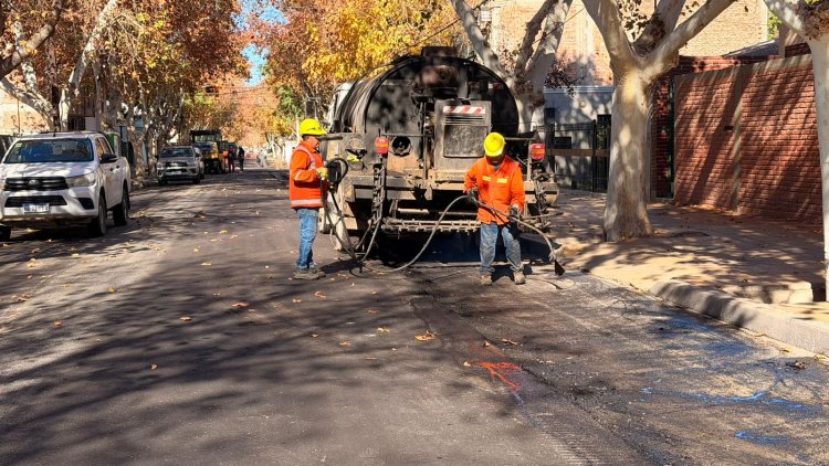 La pavimentación llegó al corazón del centro sanjuanino: comenzaron los trabajos sobre calle Caseros