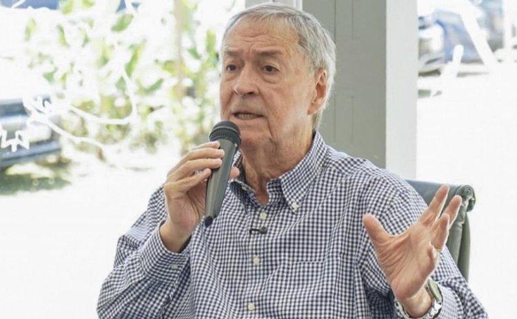 Juan Schiaretti pide la renuncia de Adorni como jefe de Gabinete