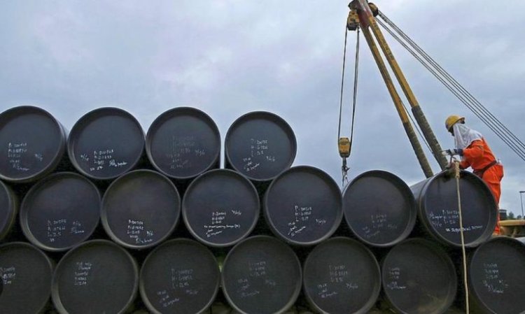 El petróleo cotiza por debajo de los US$80