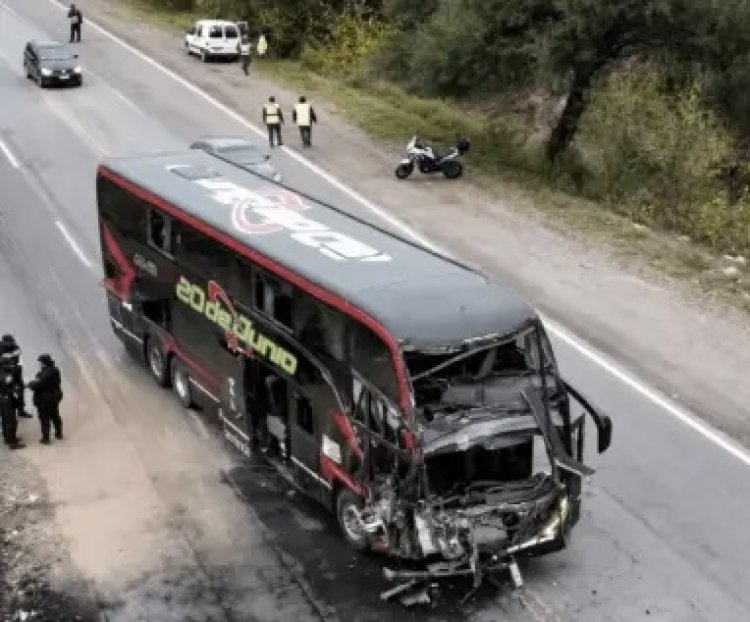 Un colectivo Sanjuanino, chocó en Salta, dejando un muerto y varios heridos