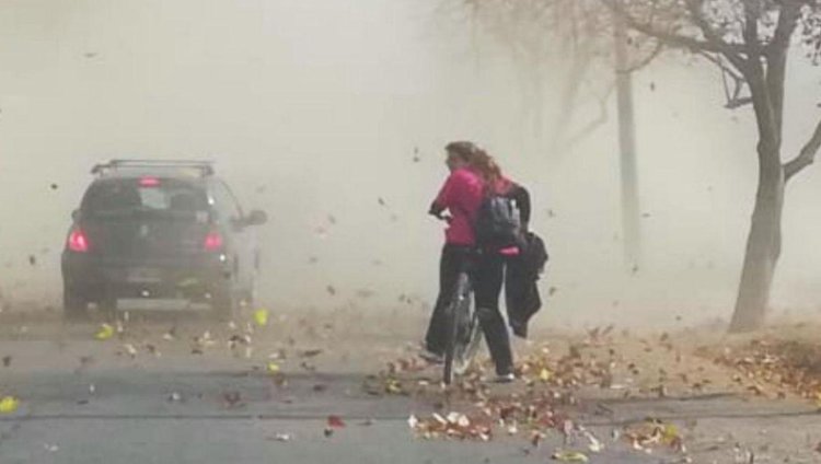 Alerta meteorológica por fuerte Viento Zonda para la tarde