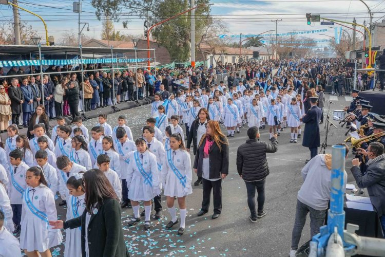 Más de 25.000 personas vibraron en Chimbas con una histórica Promesa de Lealtad a la Bandera