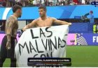 “Las Malvinas son argentinas”, la bandera que colocaron los jugadores en la cancha tras el pase a la final