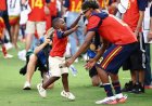 Lamine Yamal celebró el título mundial con su hermanito Keyne, la otra estrella viral de España