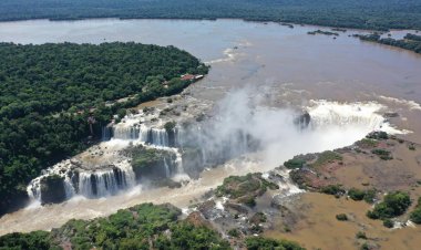 Cerraron la Garganta del Diablo por la crecida del río Iguazú y suspenden visitas