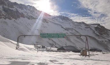 El paso a Chile continúa cerrado por nevadas: hasta dónde se puede subir