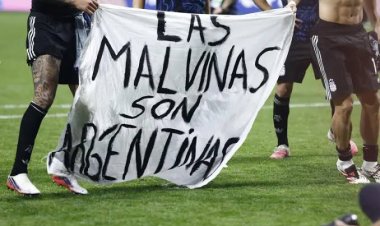 Por la bandera de Malvinas y los incidentes en la final, FIFA le abrió un expediente a la Selección argentina