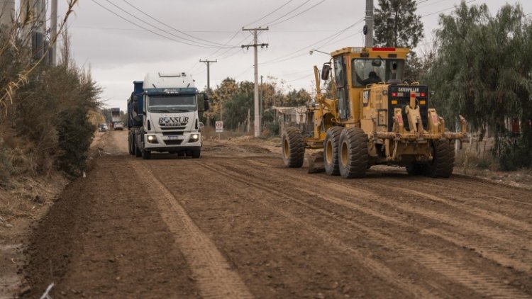 Ya está en marcha la obra de pavimentación de calle Mendoza Vieja, para mejorar la conectividad de Sarmiento