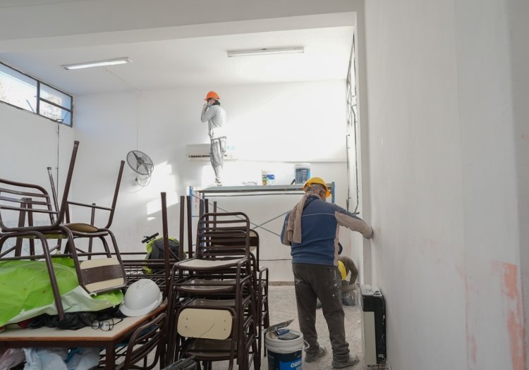 Durante el receso invernal, avanzan los trabajos de mantenimiento en 160 escuelas