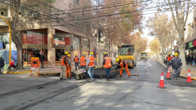 Avanza la pavimentación del microcentro con nuevos frentes de obra en Capital