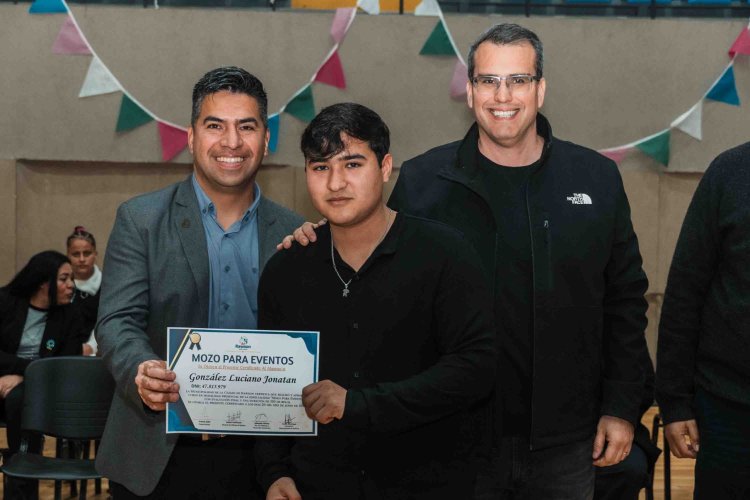 Más de 600 vecinos finalizaron los cursos de la Red de Oficios y fortalecen su camino hacia el empleo en Rawson*