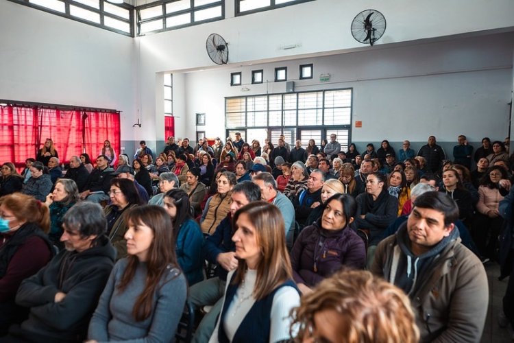 Capital, el IPV y la Unión Vecinal articulan acciones para avanzar con la escrituración del Barrio Frondizi