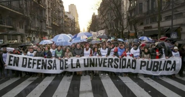 Milei modificó el Presupuesto 2026 con más recursos para universidades, jubilaciones y deuda