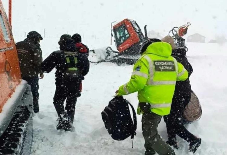 Ya son 30 los rescatados por un histórico temporal de nieve en la alta montaña mendocina