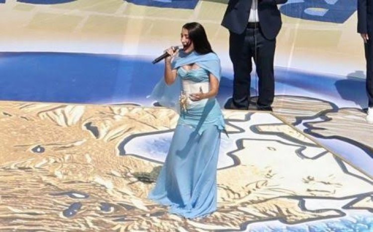 El impactante look de María Becerra para cantar el Himno en la final del Mundial 2026
