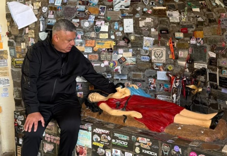 El sanjuanino Chiqui Tapia fue a visitar a la Difunta Correa