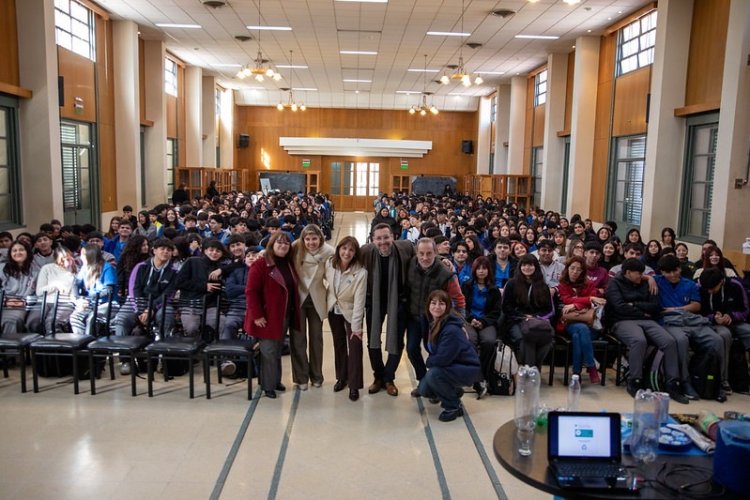 La Ciudad fortaleció la educación ambiental con una jornada de concientización y reciclado en el Colegio Nacional