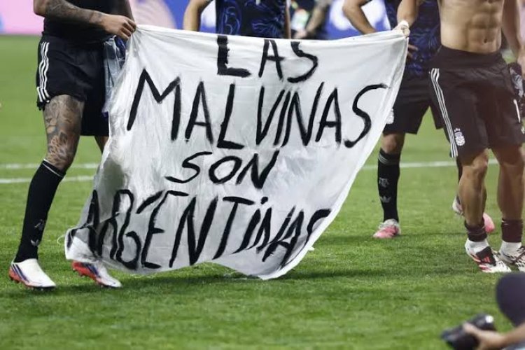 Por la bandera de Malvinas y los incidentes en la final, FIFA le abrió un expediente a la Selección argentina