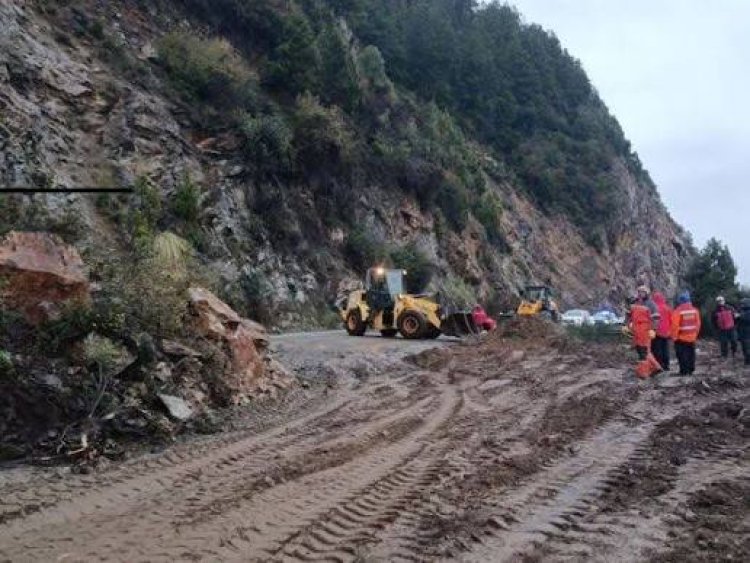 Impresionante derrumbe en la Ruta 40: hay corte total en el Camino de los Siete Lagos