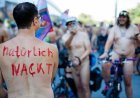 Desnudos y en bicicleta: 500 personas protagonizaron una insólita marcha en Alemania
