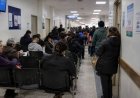 Más de 2,2 millones de personas perdieron su cobertura médica desde 2023 y se tensa el sistema público