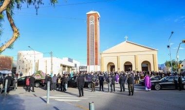 Honores y acompañamiento institucional en el adiós al comisario general Rubén Castro