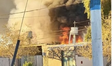 Tremendo incendio en Rawson: una vivienda quedó prácticamente destruida