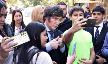 Javier Milei está perdiendo el voto joven? Las encuestas muestran señales de desgaste, pero todavía conserva un núcleo fuerte