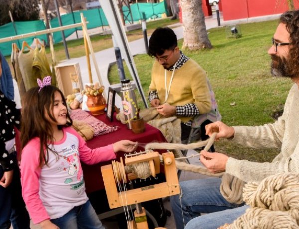 El Mercado Artesanal invita a aprender nuevos oficios
