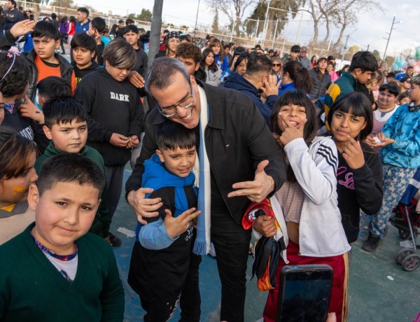 Más de 3 mil personas dieron inicio a los festejos por el Día del Niño en Rawson